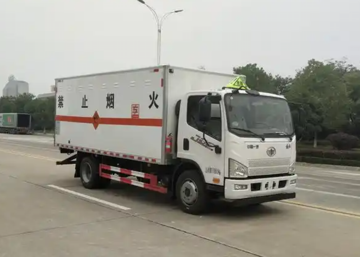 渭南爆破器材运输车可以上高速吗？